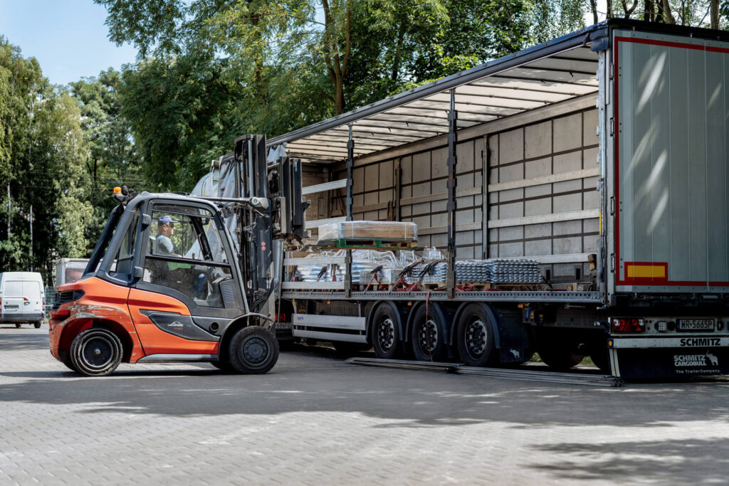 załadunek i wyładunek ocynkowanych elementów